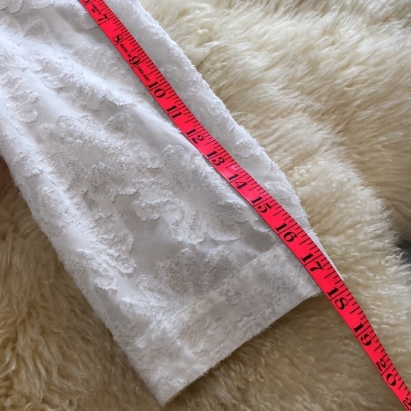 Unique white button up top size M - Picture 9 of 10